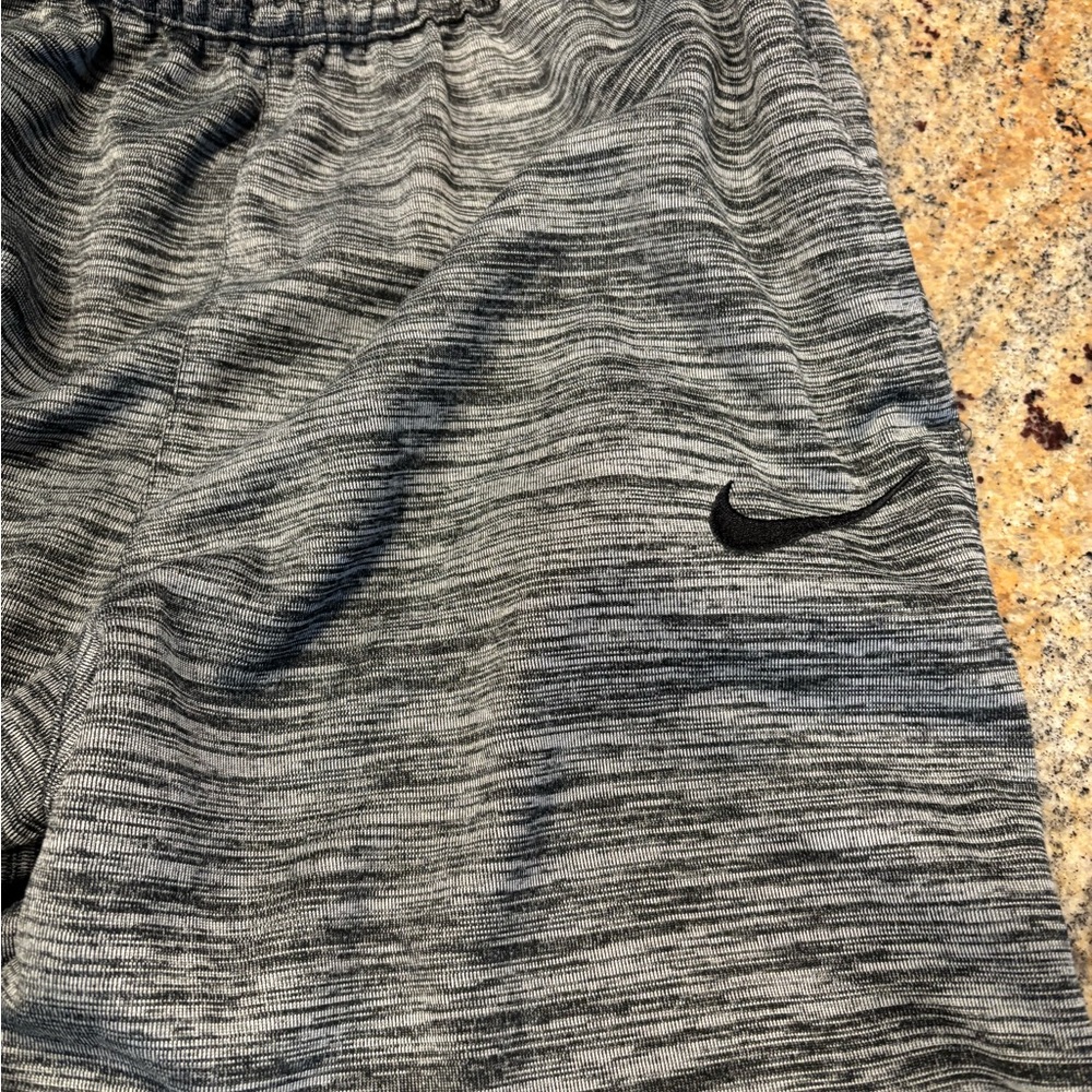 Men’s Nike Dri fit versatile pants(sweat), size M